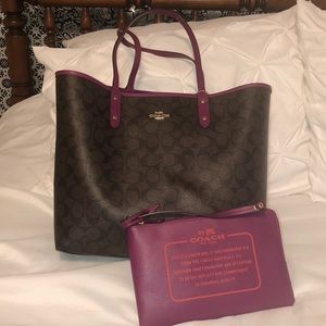 COACH PLUM REVERSIBLE  TOTE WITH MATCHING CLUTCH